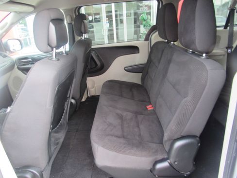 Used 2019 Dodge Grand Caravan SE FWD image 11