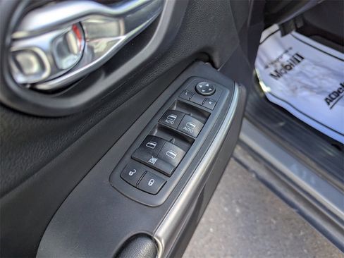 Used 2019 Jeep Cherokee Latitude Plus w/ Cold Weather Group image 11