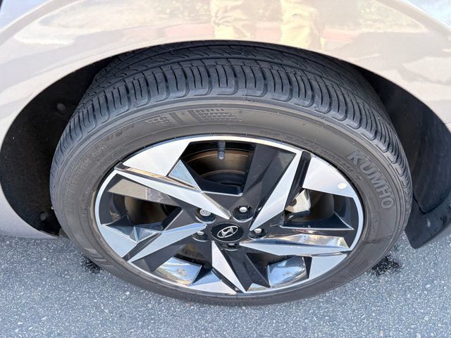 Used 2023 Hyundai Elantra SEL w/ Convenience Package FWD image 24