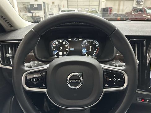 Used 2017 Volvo S90 T6 Momentum w/ Vision Package image 20