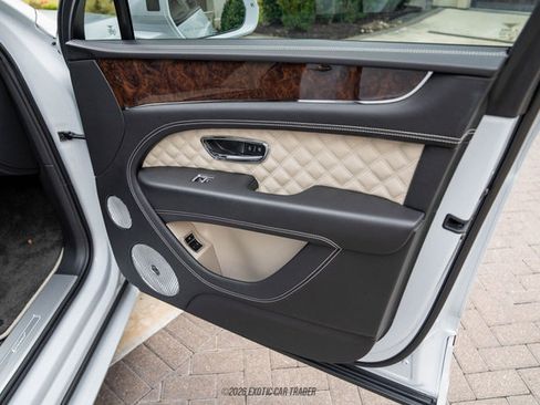 Used 2022 Bentley Bentayga Speed image 96