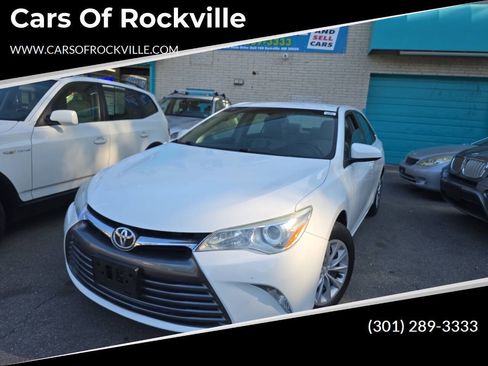 Used 2015 Toyota Camry LE FWD image 1