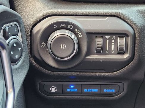 Used 2022 Jeep Wrangler Unlimited Sahara w/ Cold Weather Group AWD/4WD image 21