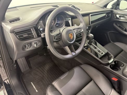 Certified 2026 Porsche Macan AWD/4WD image 4