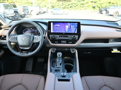 New 2026 Toyota Grand Highlander AWD image 21
