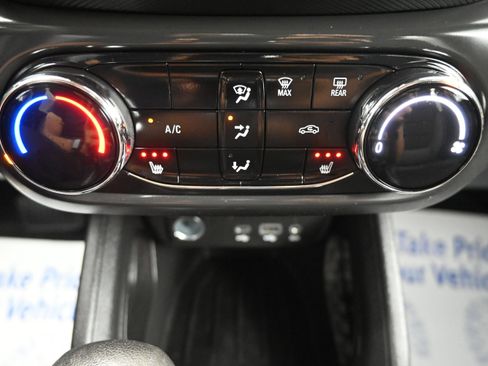 Used 2023 Chevrolet TrailBlazer LT FWD image 16