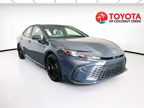 Used 2025 Toyota Camry SE FWD image 1