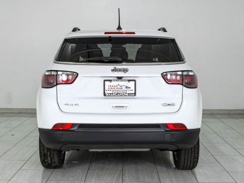 Used 2024 Jeep Compass Latitude AWD/4WD image 7