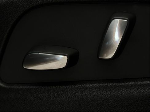 New 2025 Cadillac XT5 Luxury image 32