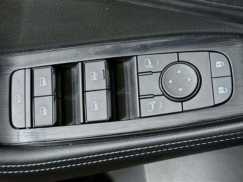 Used 2024 Nissan Rogue SV w/ SV Premium Package FWD image 15