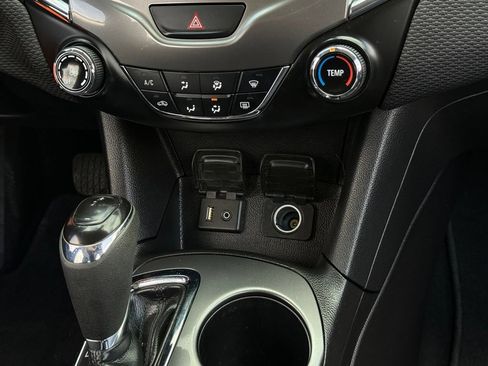 Used 2017 Chevrolet Cruze LT FWD image 19