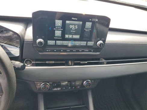 Used 2024 Mitsubishi Outlander SE image 15