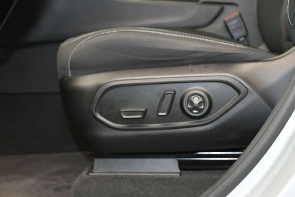 Used 2023 Jeep Grand Cherokee Laredo w/ Luxury Tech Group I AWD/4WD image 21
