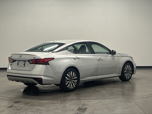 Used 2024 Nissan Altima 2.5 SV image 8