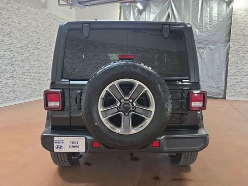 Used 2021 Jeep Wrangler Unlimited Sahara image 5