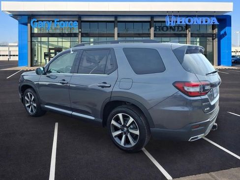 Certified 2025 Honda Pilot Touring image 3