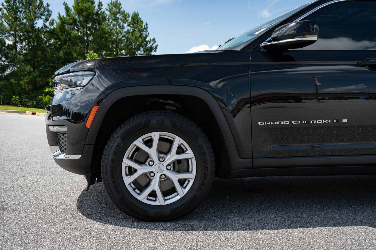 Used 2021 Jeep Grand Cherokee L Limited AWD/4WD image 4