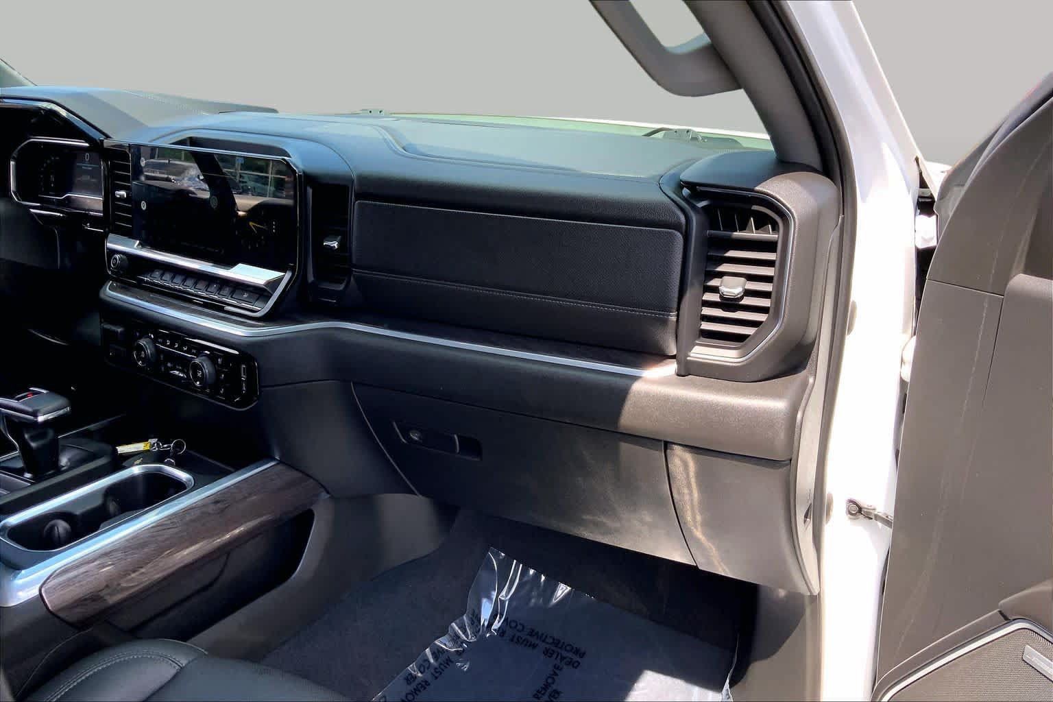 Used 2022 Chevrolet Silverado 1500 LTZ AWD/4WD image 19