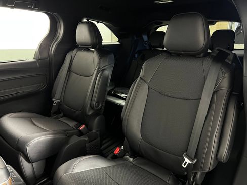 Used 2026 Toyota Sienna Limited FWD image 24