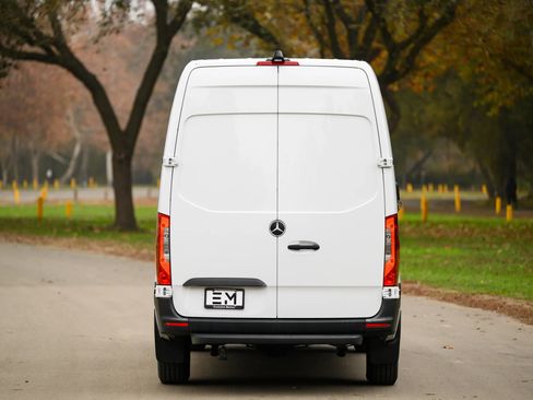 Used 2023 Mercedes-Benz Sprinter 2500 image 11