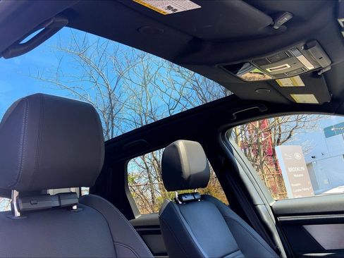 Used 2025 Land Rover Discovery Sport Dynamic SE image 14