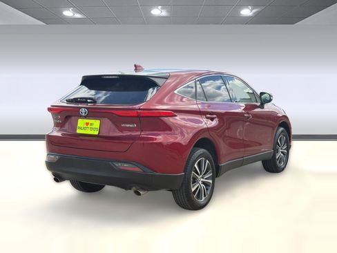 Used 2022 Toyota Venza LE image 9