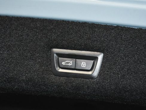 Used 2025 BMW 740i image 99