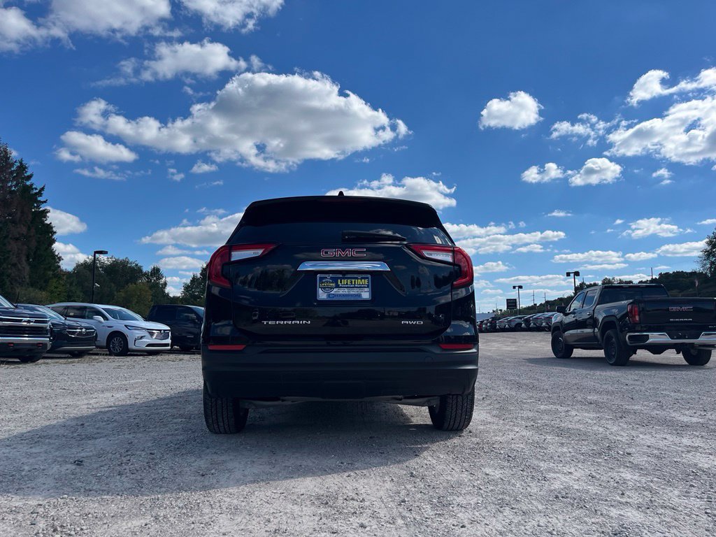 Used 2023 GMC Terrain SLE AWD/4WD image 11