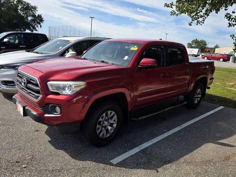 Used 2017 Toyota Tacoma SR5 w/ Tow Package RWD image 14