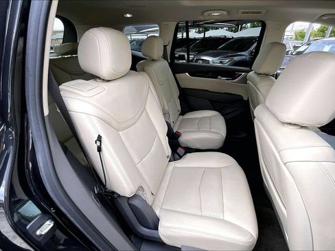 Used 2020 Cadillac XT6 Premium Luxury FWD image 36