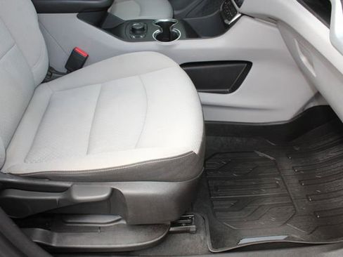 Used 2022 GMC Terrain SLE w/ Driver Convenience Package FWD image 14