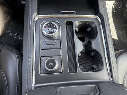 Used 2024 Ford Expedition XLT AWD/4WD image 34