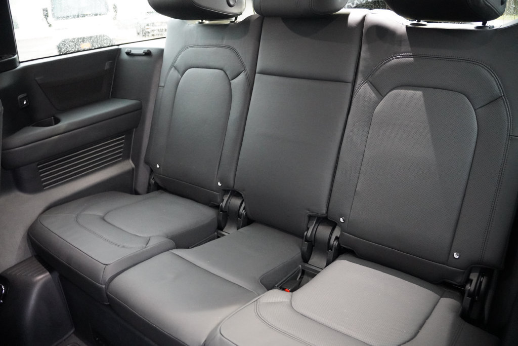 Used 2023 Land Rover Defender 130 SE AWD/4WD image 20