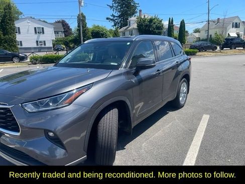Used 2020 Toyota Highlander Limited AWD/4WD image 2