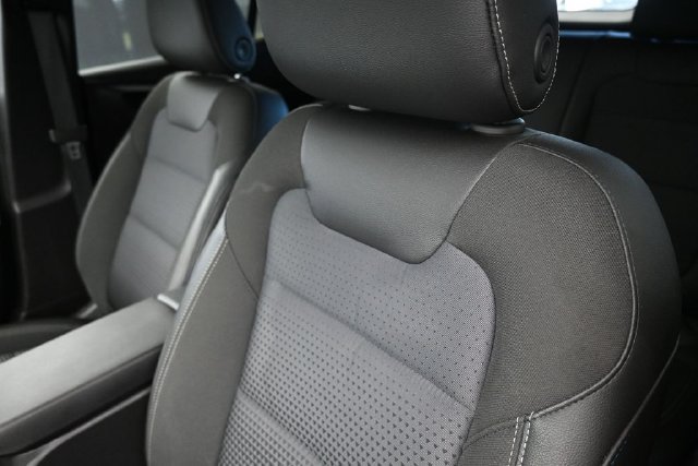 Used 2025 Chevrolet Trax LT FWD image 18