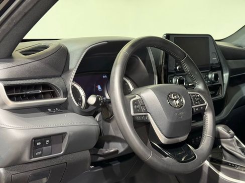 Used 2023 Toyota Highlander XSE AWD/4WD image 17