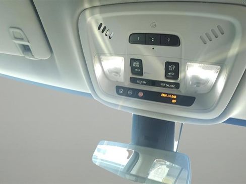 Used 2018 Chevrolet Traverse LT AWD/4WD image 17