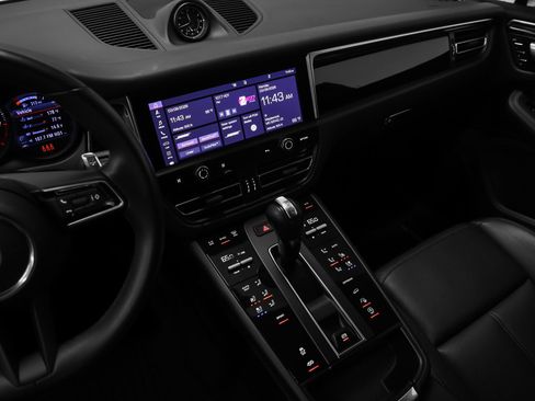 Used 2023 Porsche Macan image 32