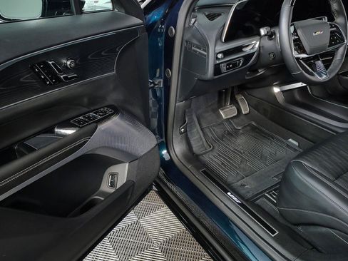 Used 2026 Cadillac Lyriq V AWD/4WD image 8