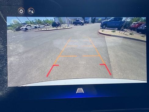 Used 2025 Chevrolet Equinox LT FWD image 11