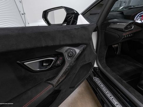 Used 2019 Lamborghini Huracan Performante AWD/4WD image 36