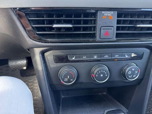 Used 2022 Volkswagen Taos SE image 22