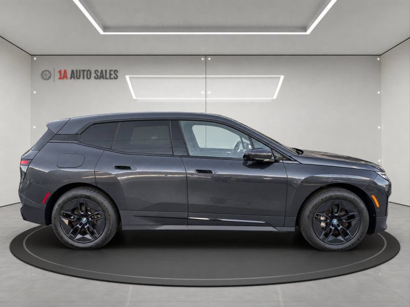 Used 2024 BMW iX xDrive50 w/ Premium Package AWD/4WD image 6