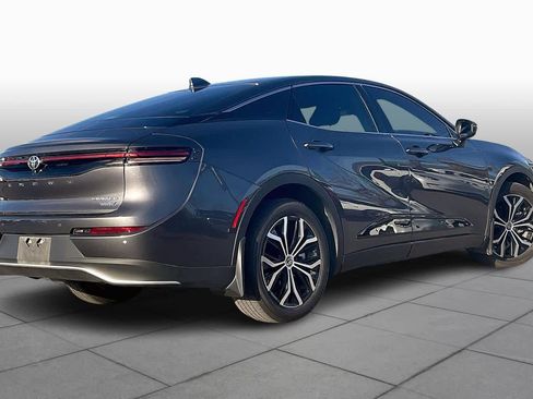 Used 2023 Toyota Crown Limited image 11