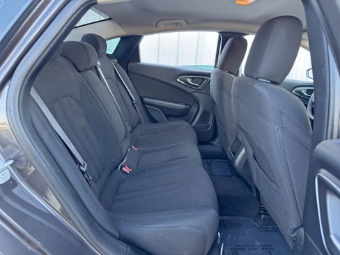 Used 2015 Chrysler 200 Limited w/ Convenience Group image 32