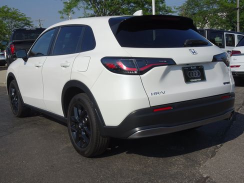 Used 2025 Honda HR-V Sport image 3