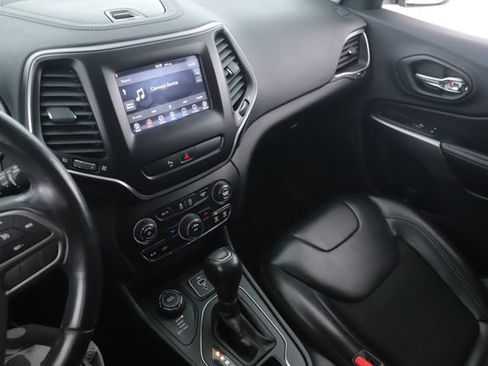 Used 2020 Jeep Cherokee Latitude Plus AWD/4WD image 27