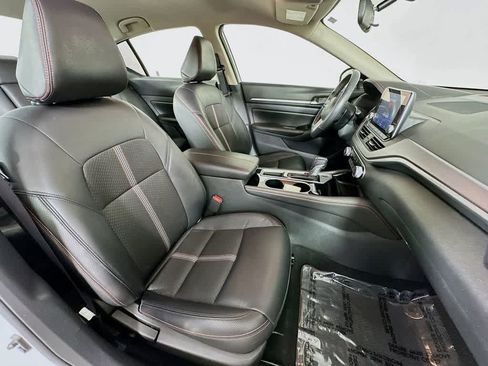 Used 2024 Nissan Altima 2.5 SR FWD image 14
