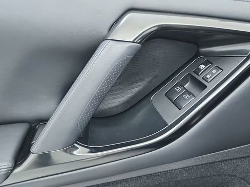 Used 2021 Nissan GT-R Premium image 16