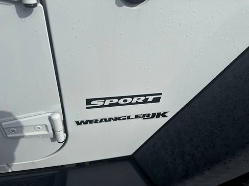Used 2018 Jeep Wrangler Sport AWD/4WD image 5